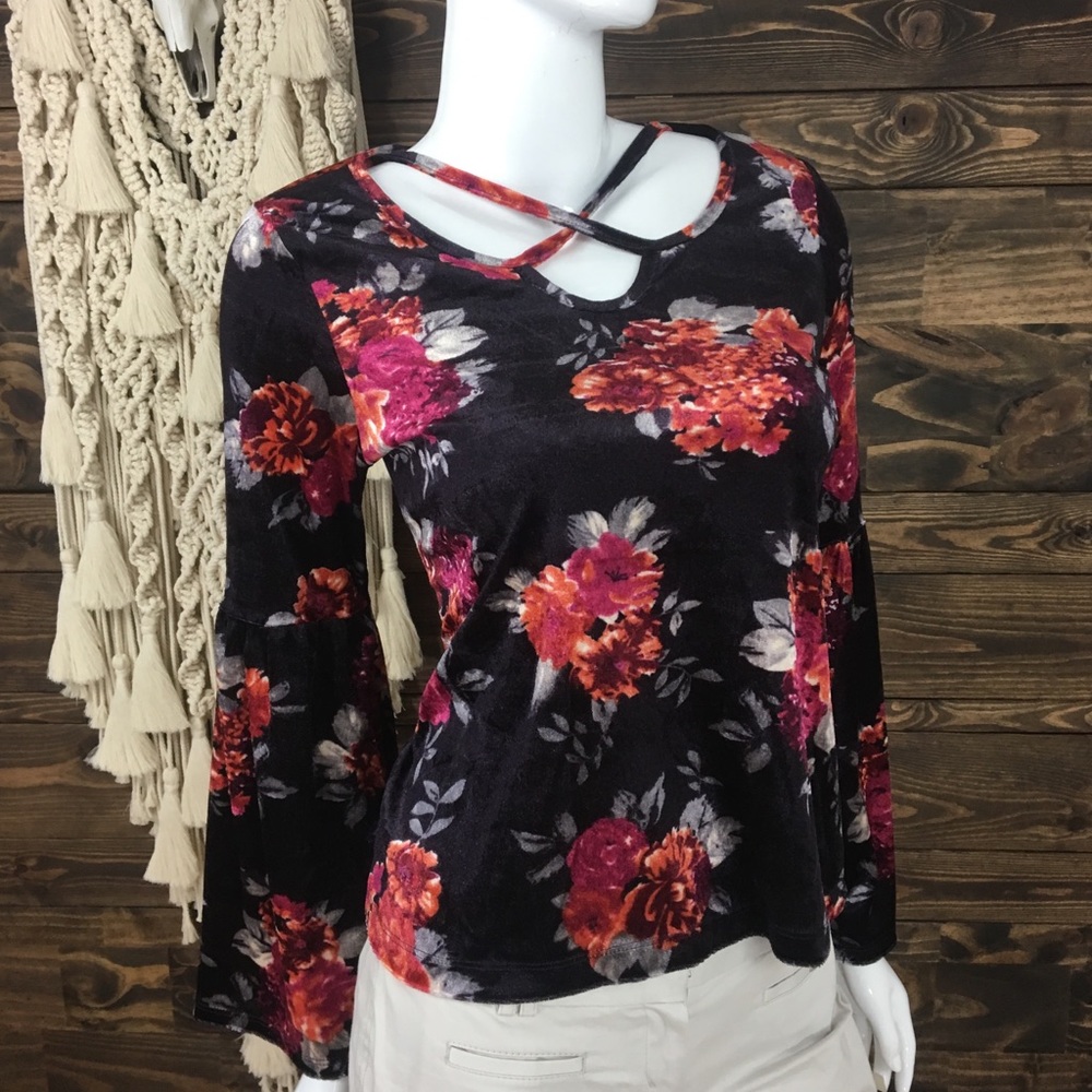 Current Project‎ | Strap Floral Bell Sleeve Blouse Velvet